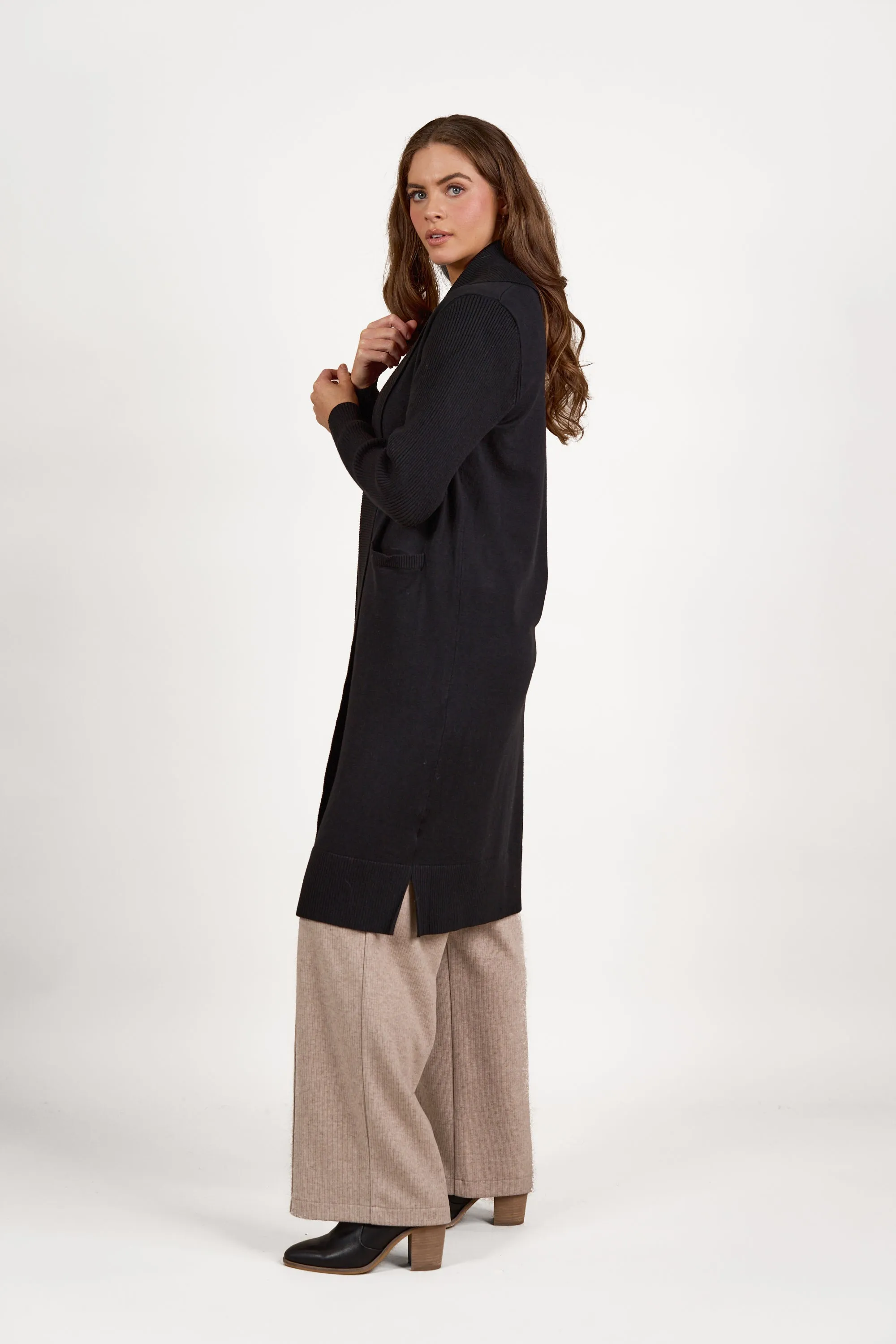1065 Vassalli Open Longline Cardi with Pockets -black