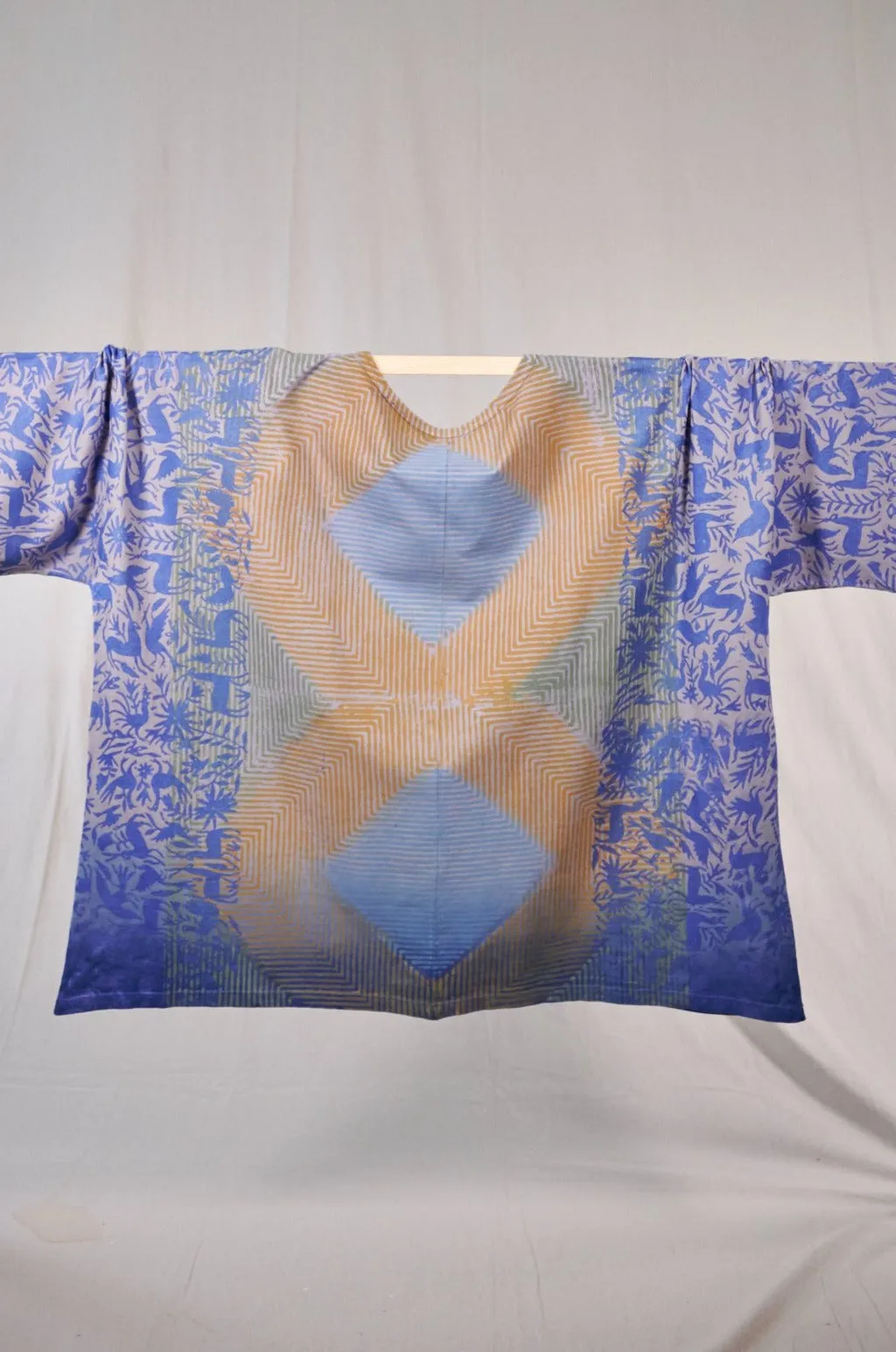1236HD Line Tee Blue Animal Labyrinth 30"L
