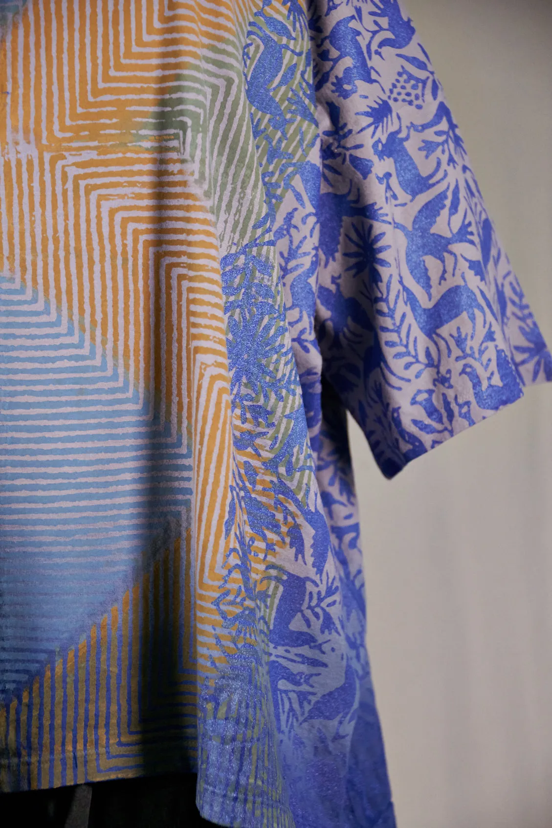 1236HD Line Tee Blue Animal Labyrinth 30"L