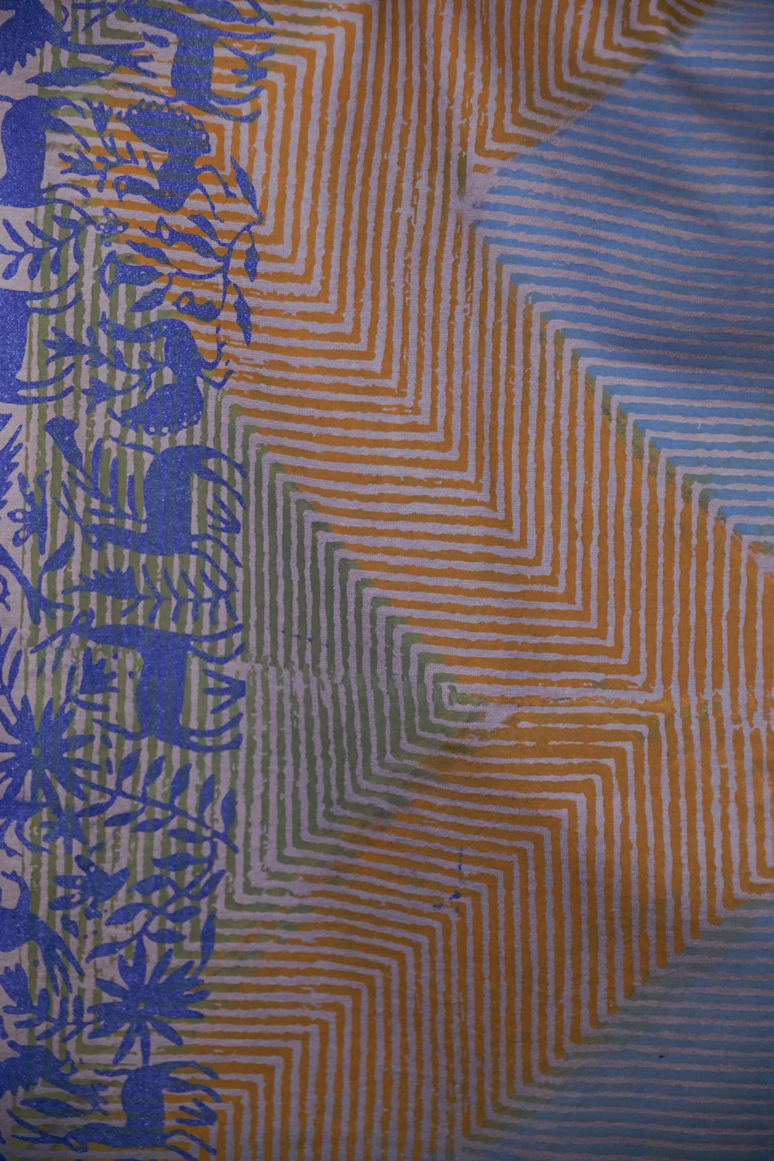 1236HD Line Tee Blue Animal Labyrinth 30"L