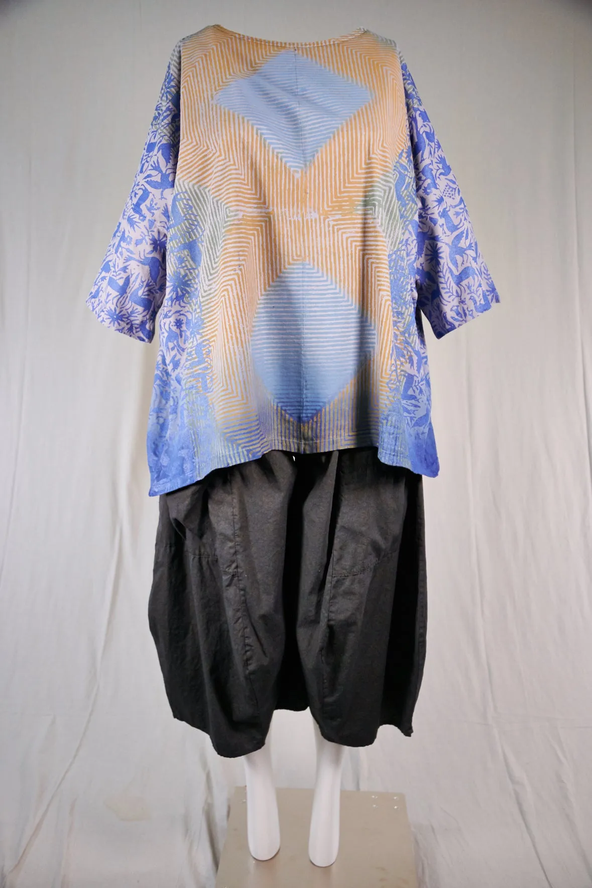 1236HD Line Tee Blue Animal Labyrinth 30"L