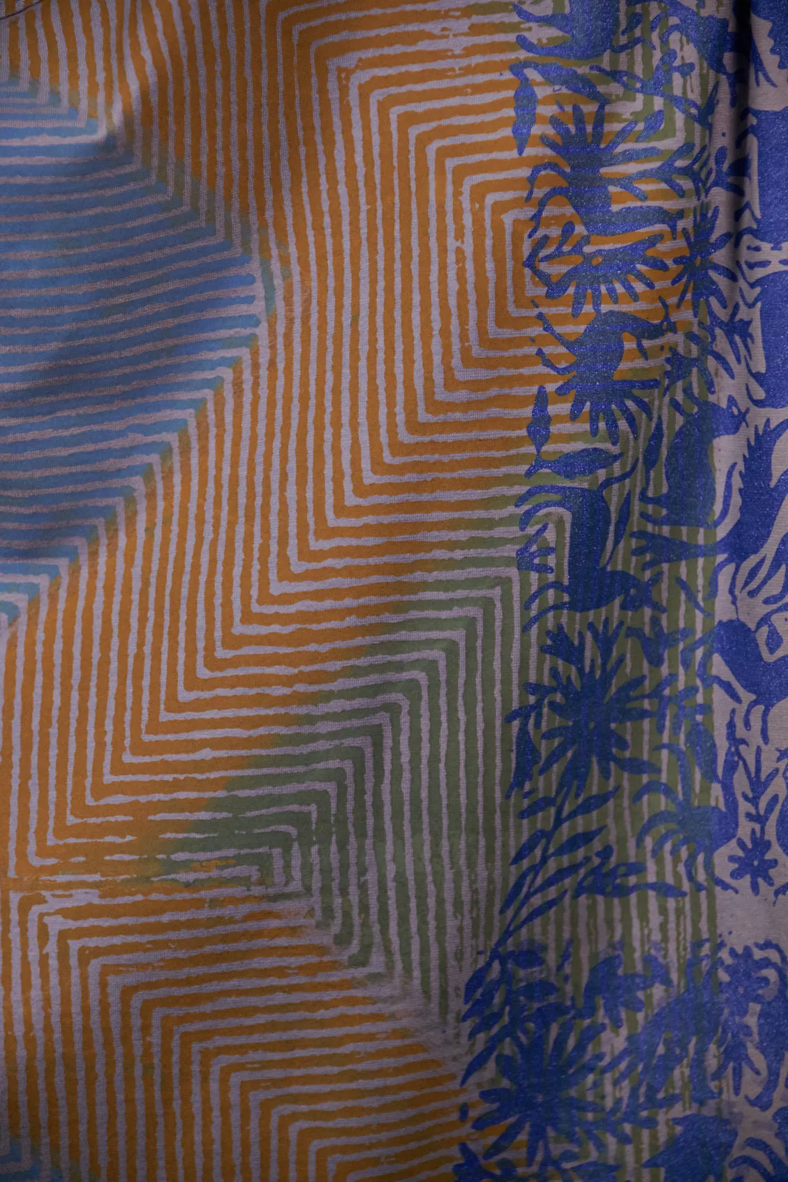 1236HD Line Tee Blue Animal Labyrinth 30"L