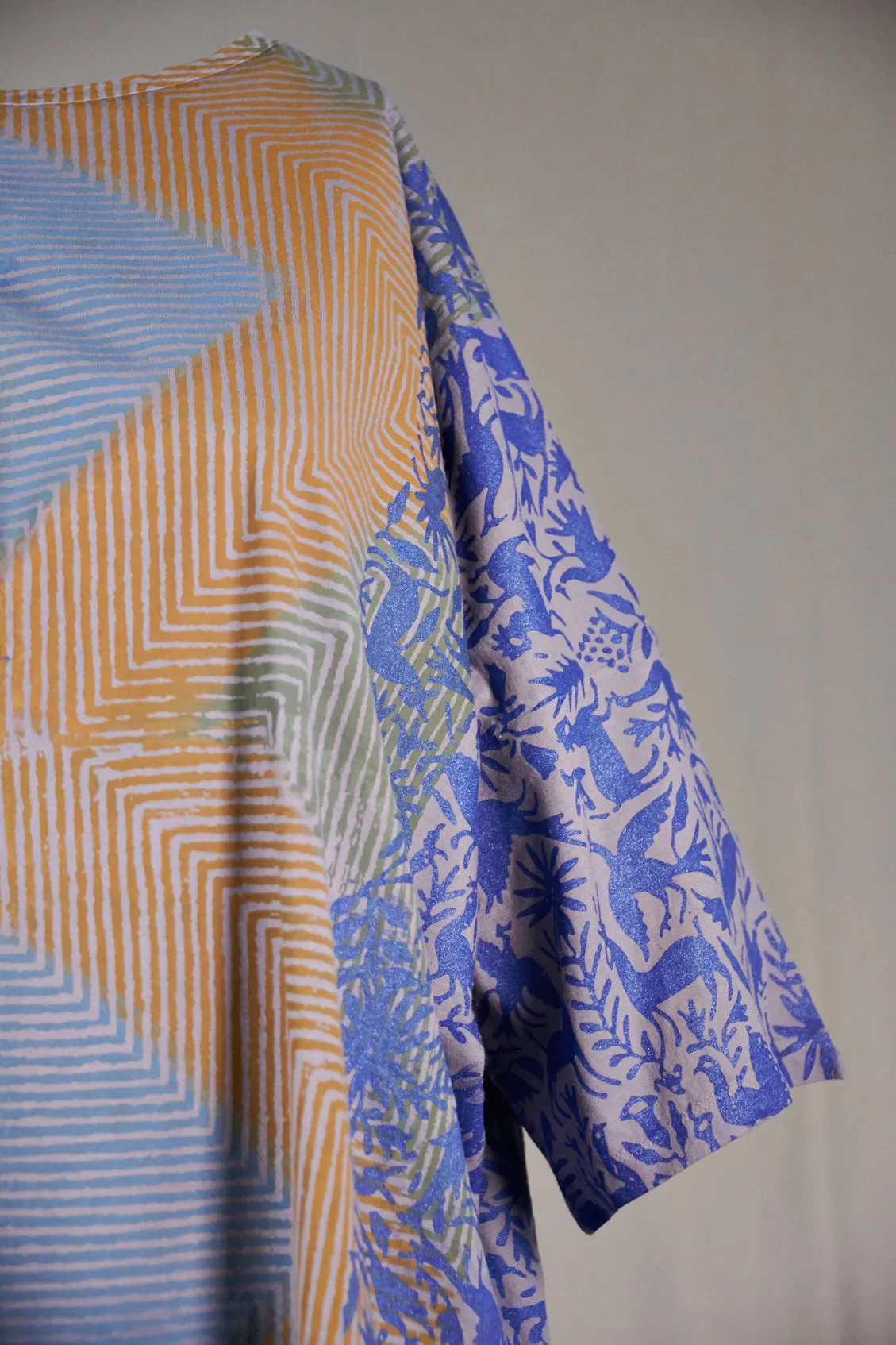 1236HD Line Tee Blue Animal Labyrinth 30"L