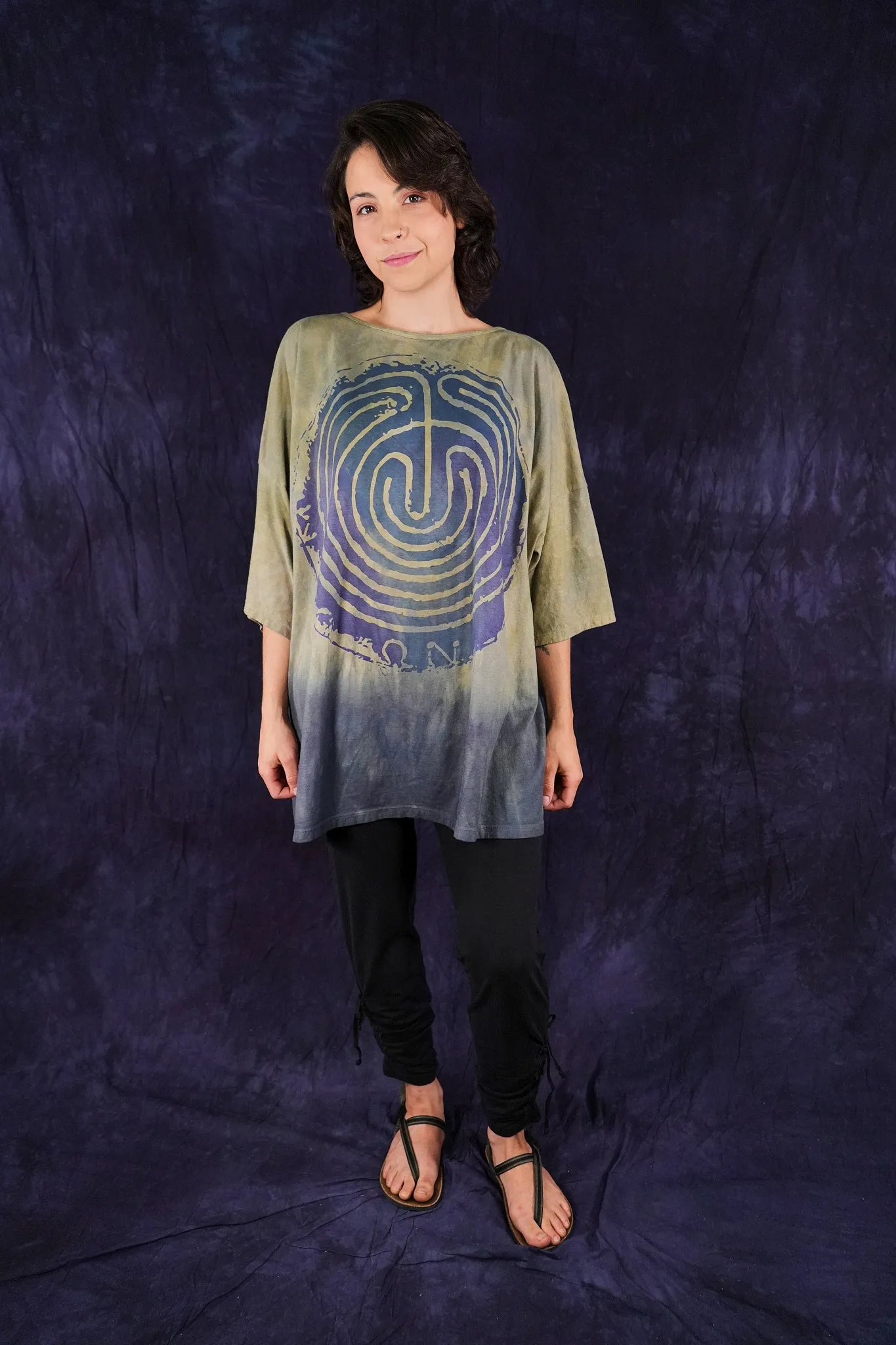 1236HD Line Tee Deep Sage Labyrinth