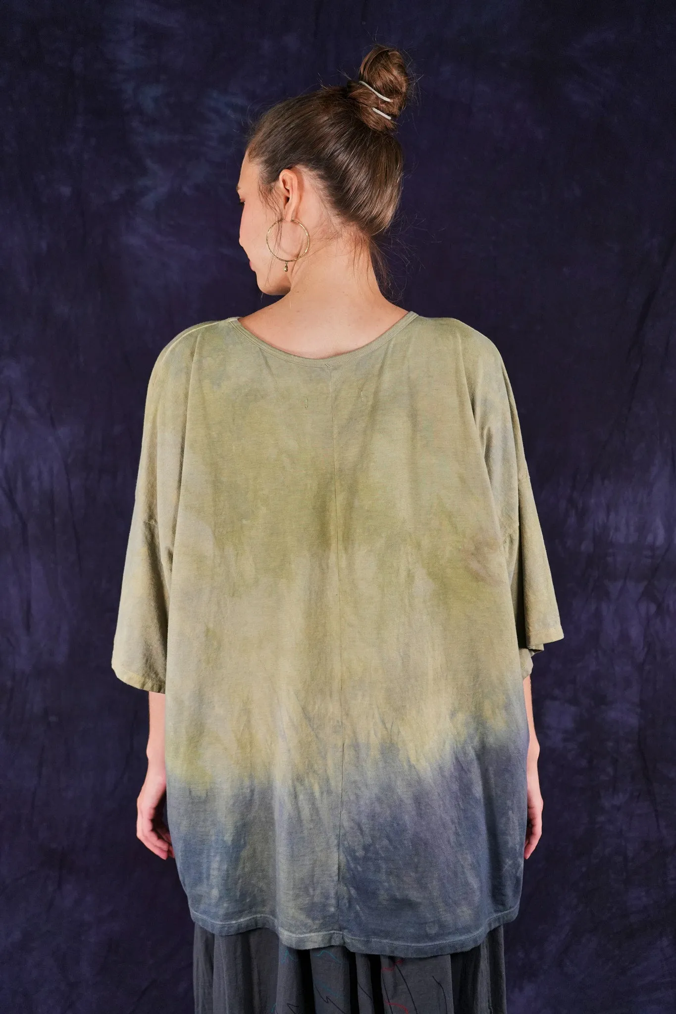 1236HD Line Tee Deep Sage Labyrinth