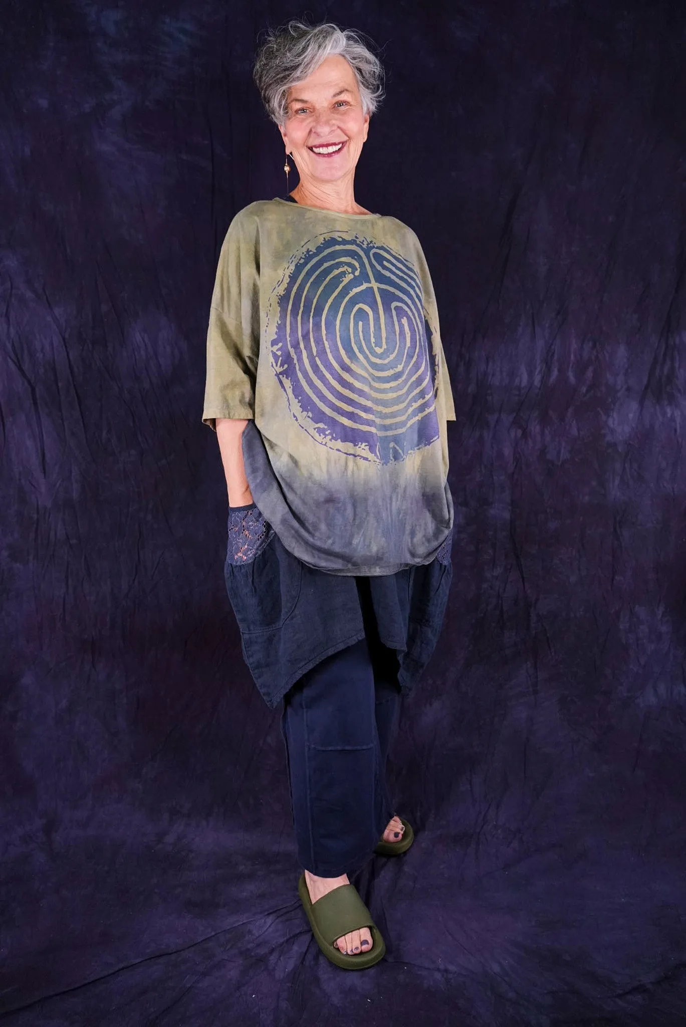1236HD Line Tee Deep Sage Labyrinth