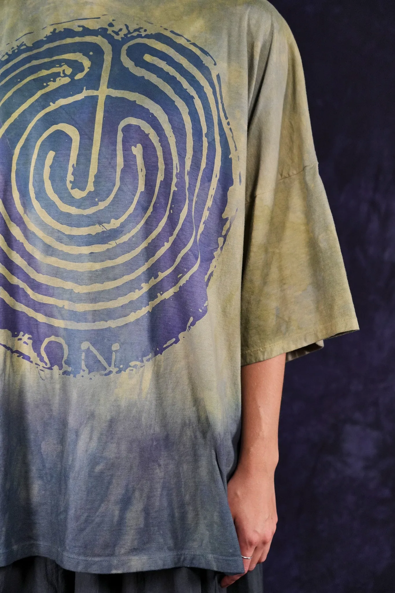1236HD Line Tee Deep Sage Labyrinth