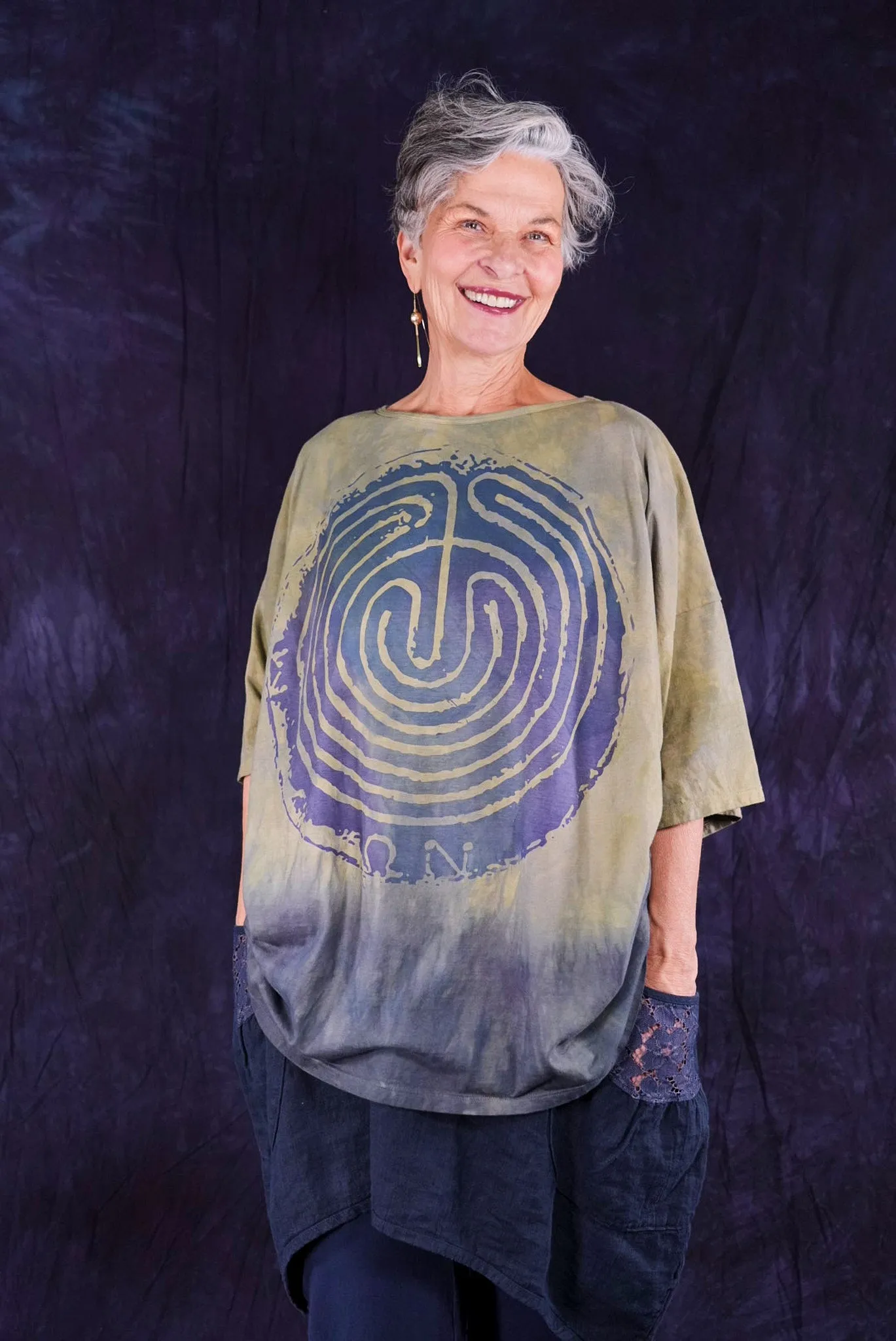 1236HD Line Tee Deep Sage Labyrinth