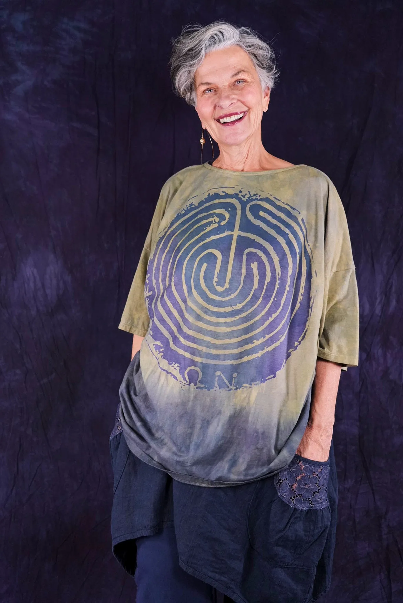 1236HD Line Tee Deep Sage Labyrinth