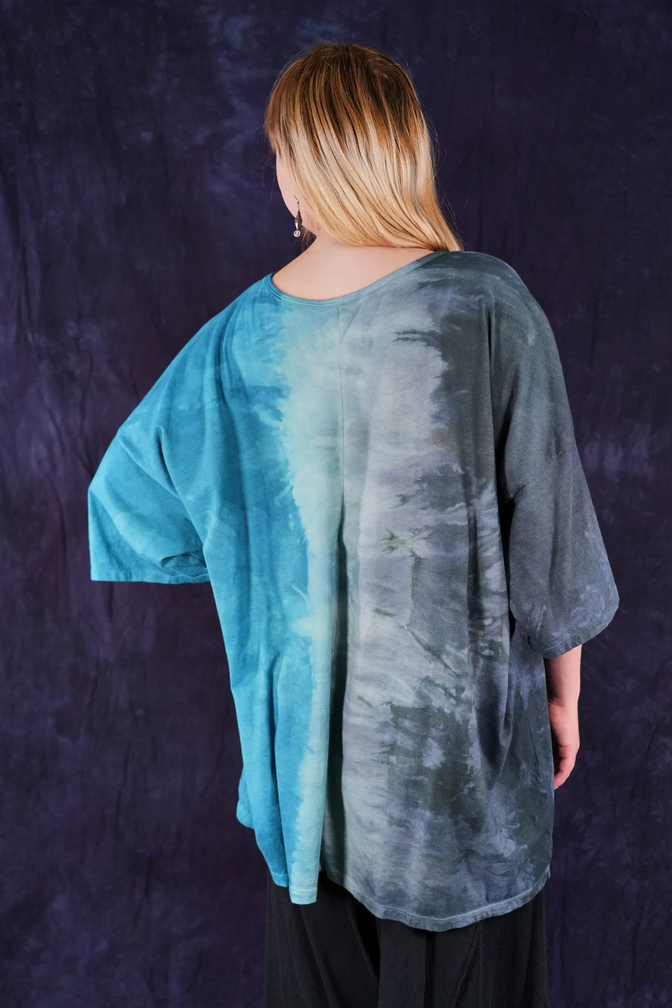 1236HD Line Tee Elements: Metal/Water