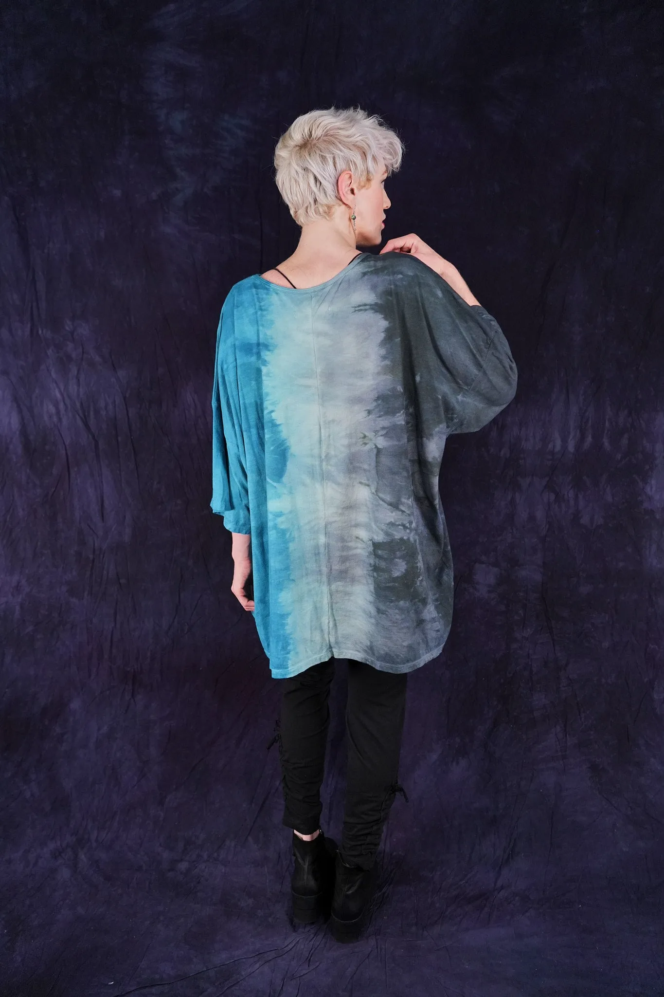 1236HD Line Tee Elements: Metal/Water