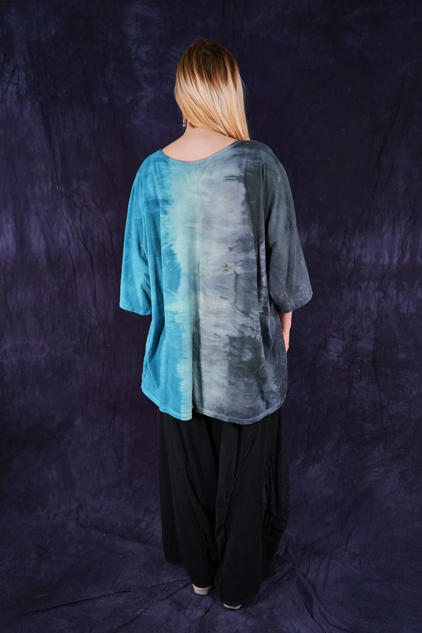 1236HD Line Tee Elements: Metal/Water