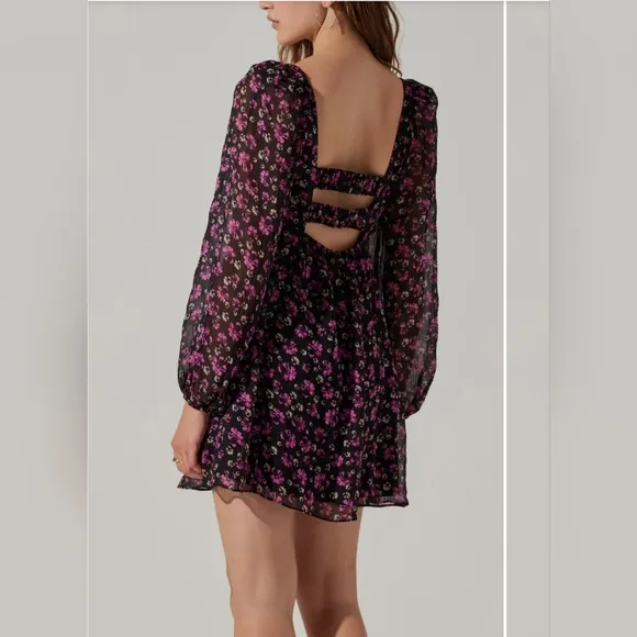 #151 ASTR the Label Floral back cutout long sleeve mini dress NWT