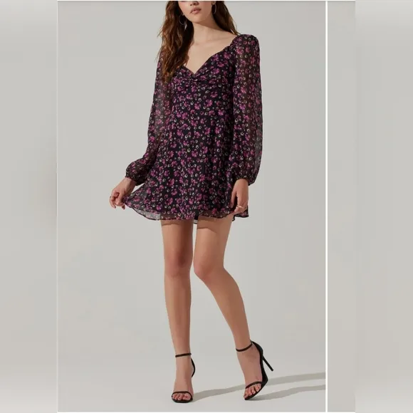 #151 ASTR the Label Floral back cutout long sleeve mini dress NWT