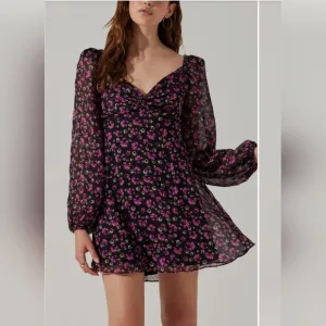 #151 ASTR the Label Floral back cutout long sleeve mini dress NWT