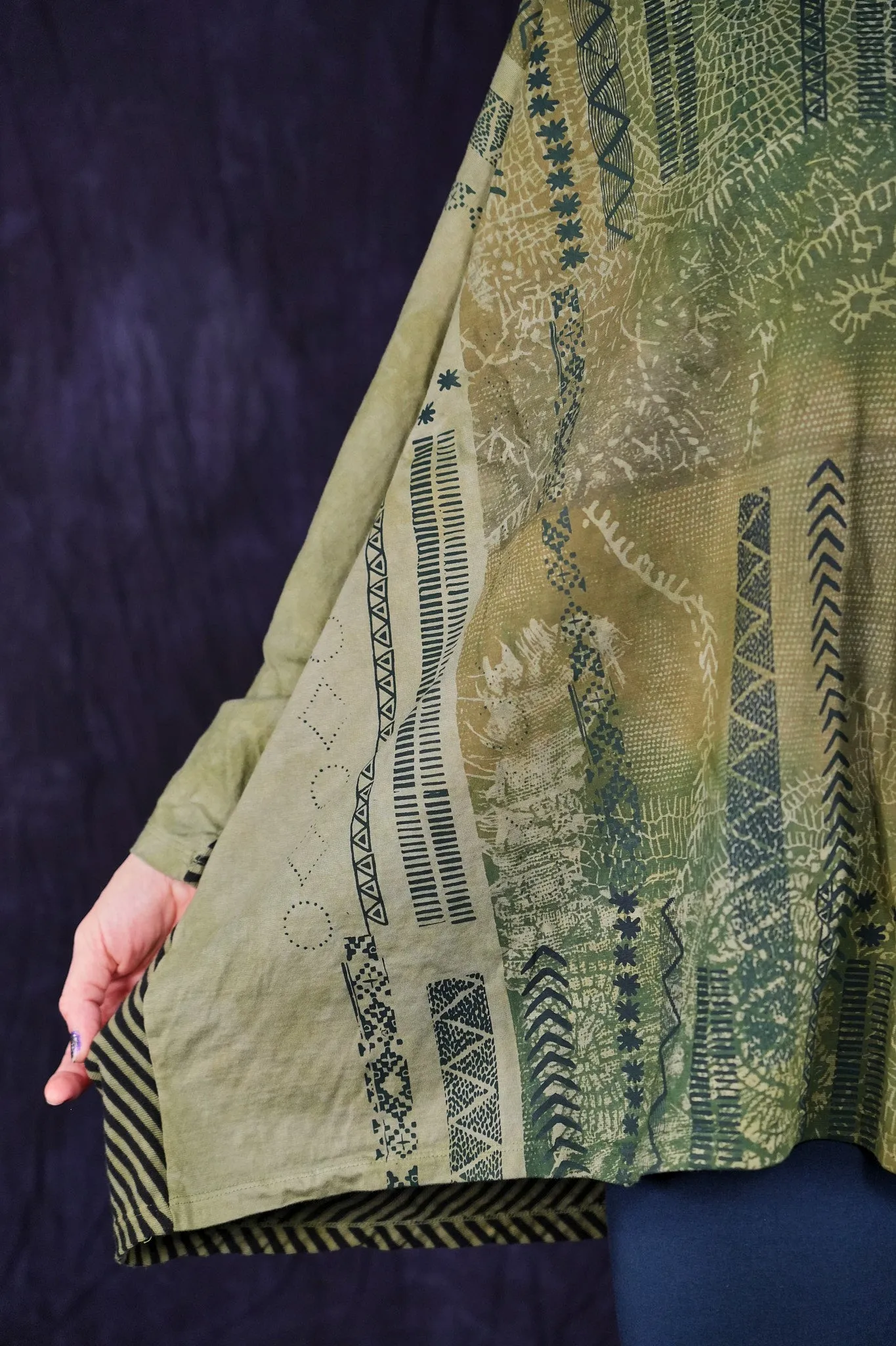 2331HD Poet Top Textures in Green
