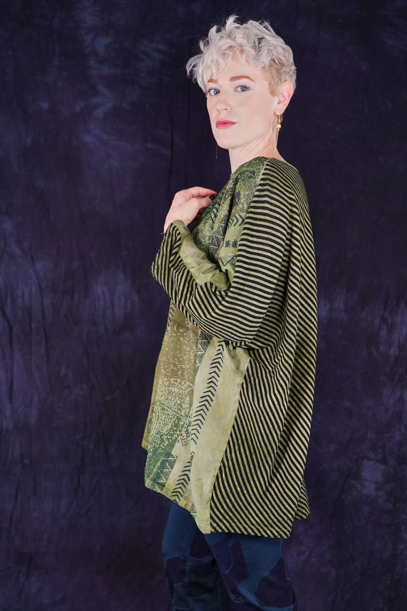 2331HD Poet Top Textures in Green