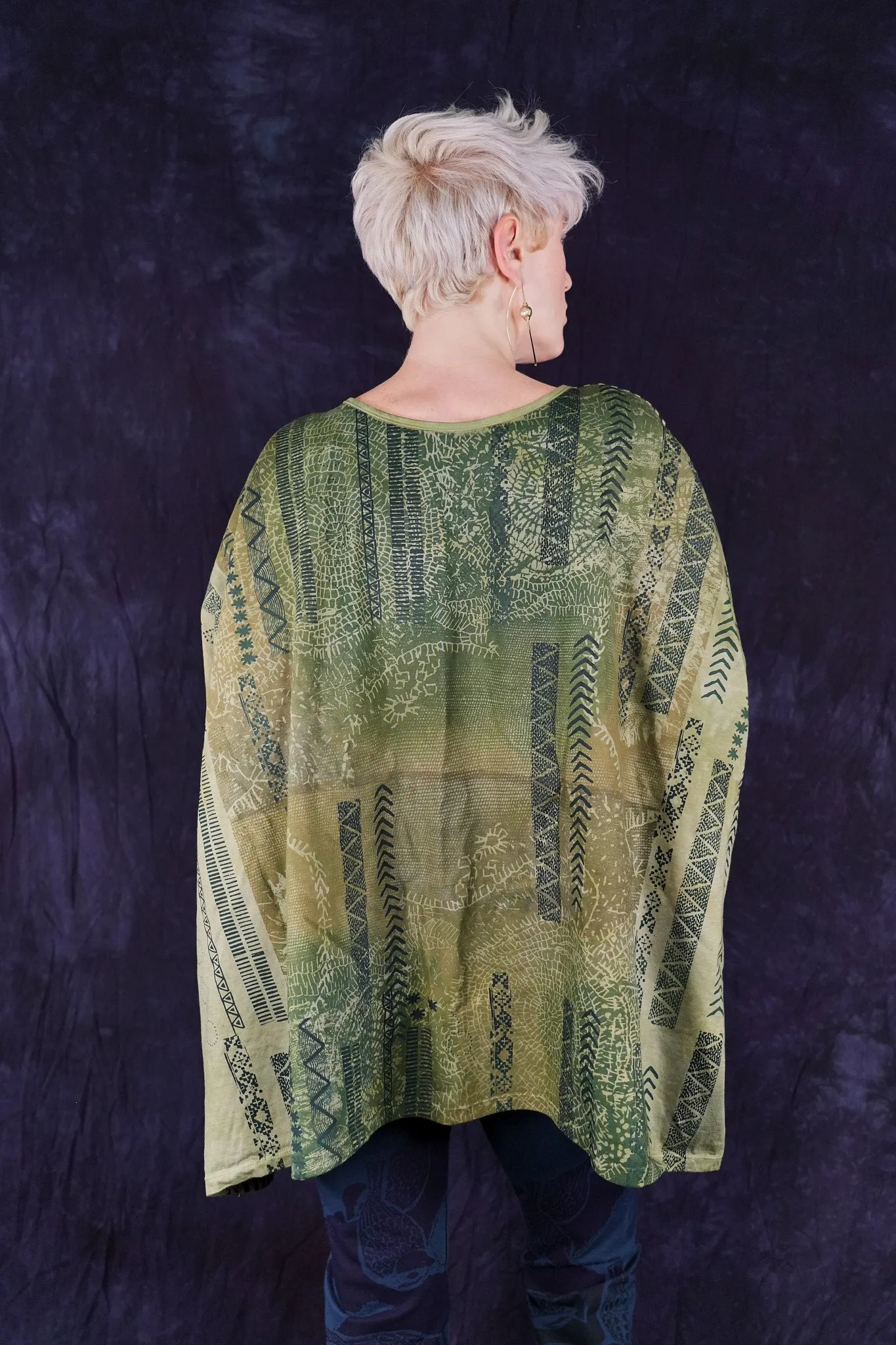 2331HD Poet Top Textures in Green