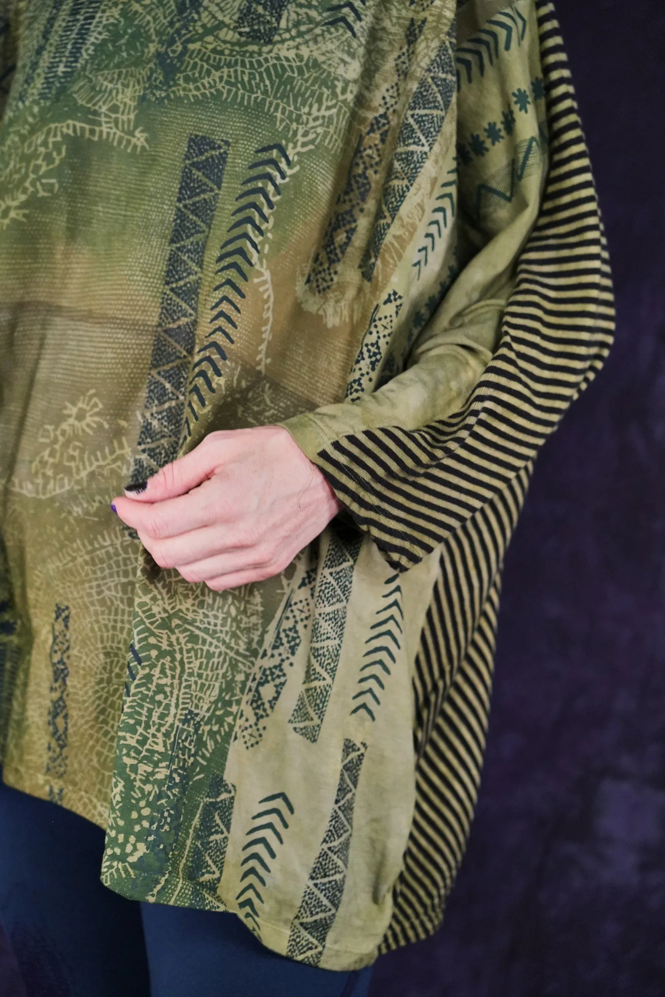 2331HD Poet Top Textures in Green