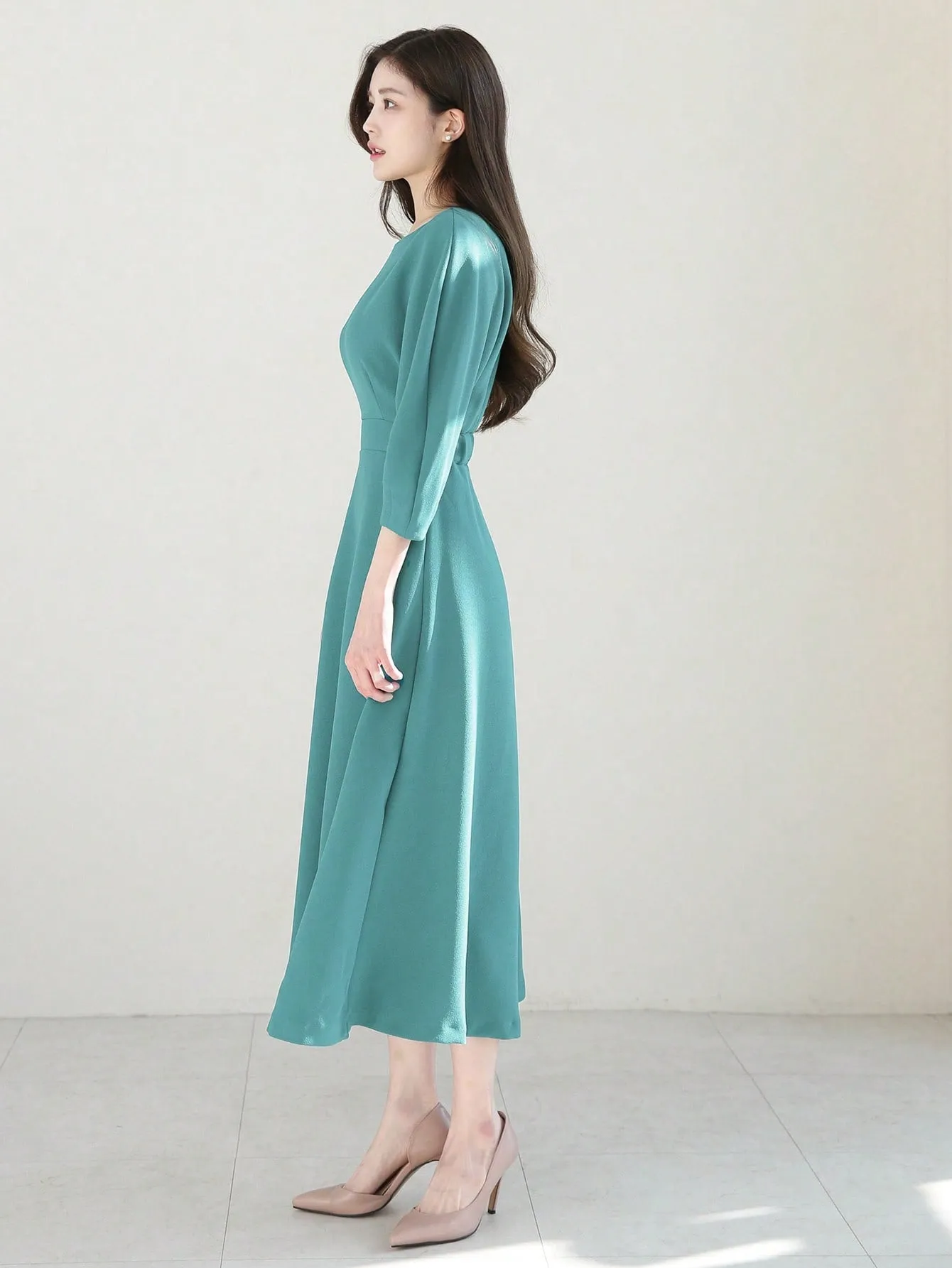 CM-DS771057 Women Elegant Seoul Style Solid Color Round Neck 3/4 Sleeve Midi Dress - Green