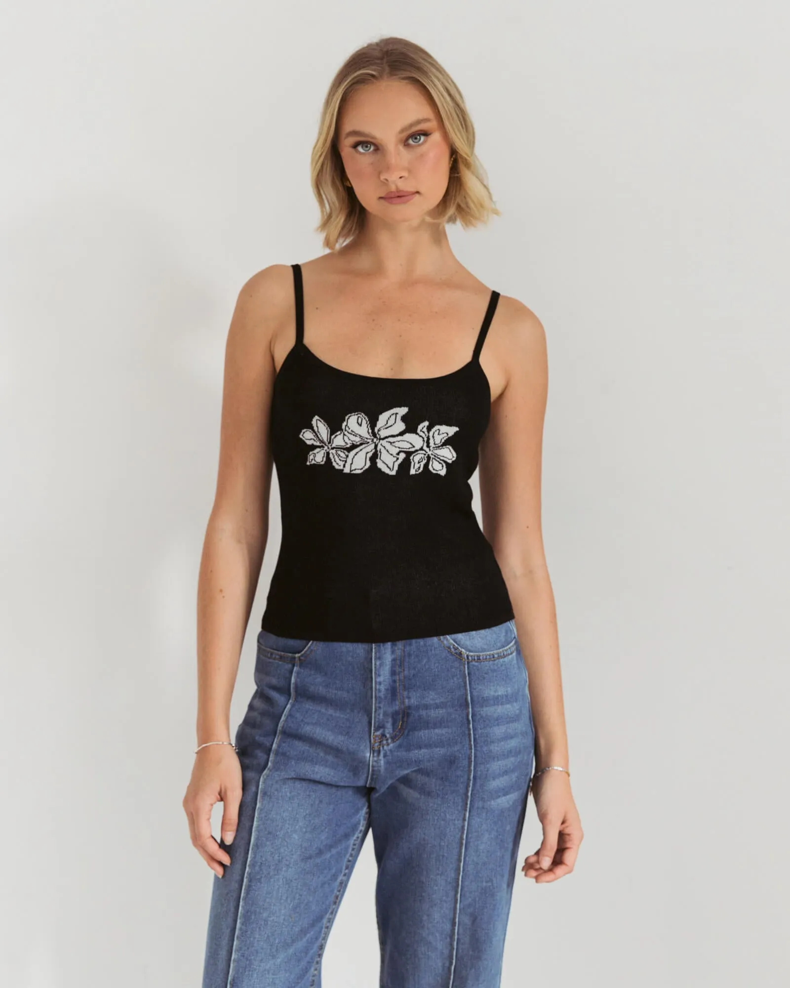 GRAPHIC CROPPED KNIT SINGLET TOPS