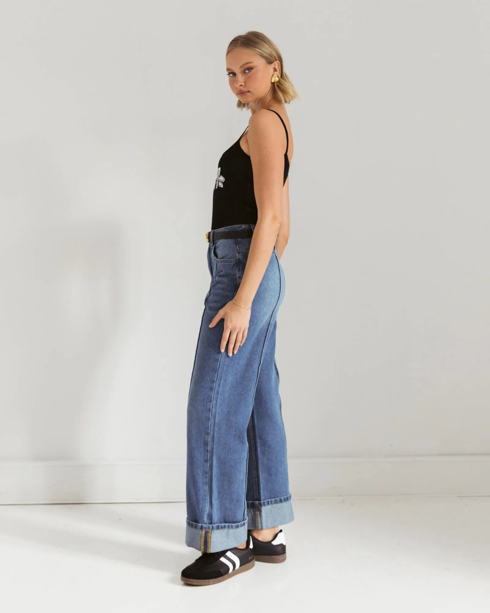 GRAPHIC CROPPED KNIT SINGLET TOPS