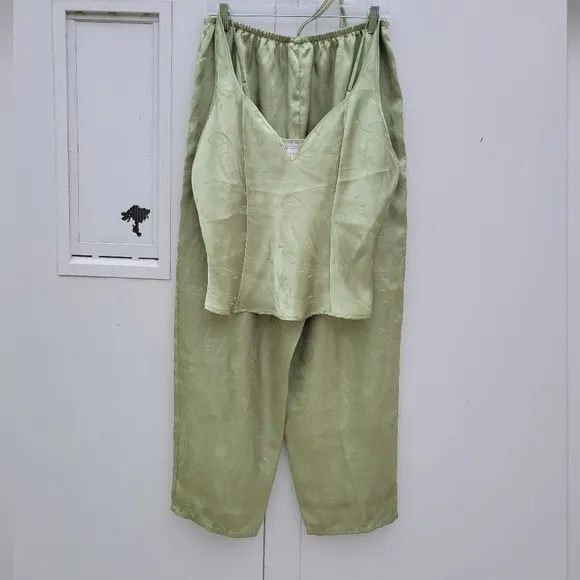 MORGAN TAYLOR INTIMATES OLIVE GREEN TWO PIECE SILK LIKE PAJAMA SET SIZE L WOMEN
