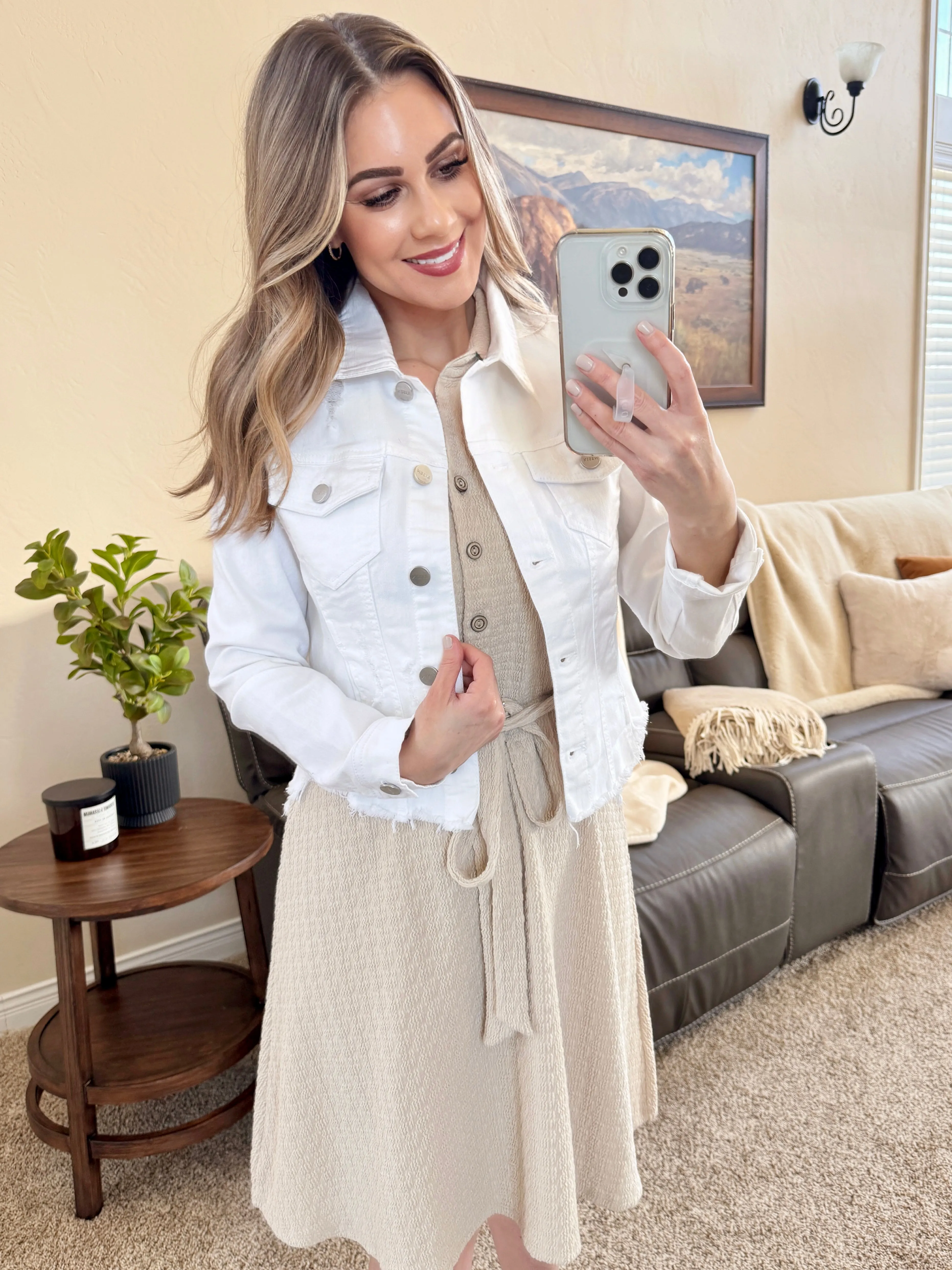 Risen Cropped Distressed Jacket In White