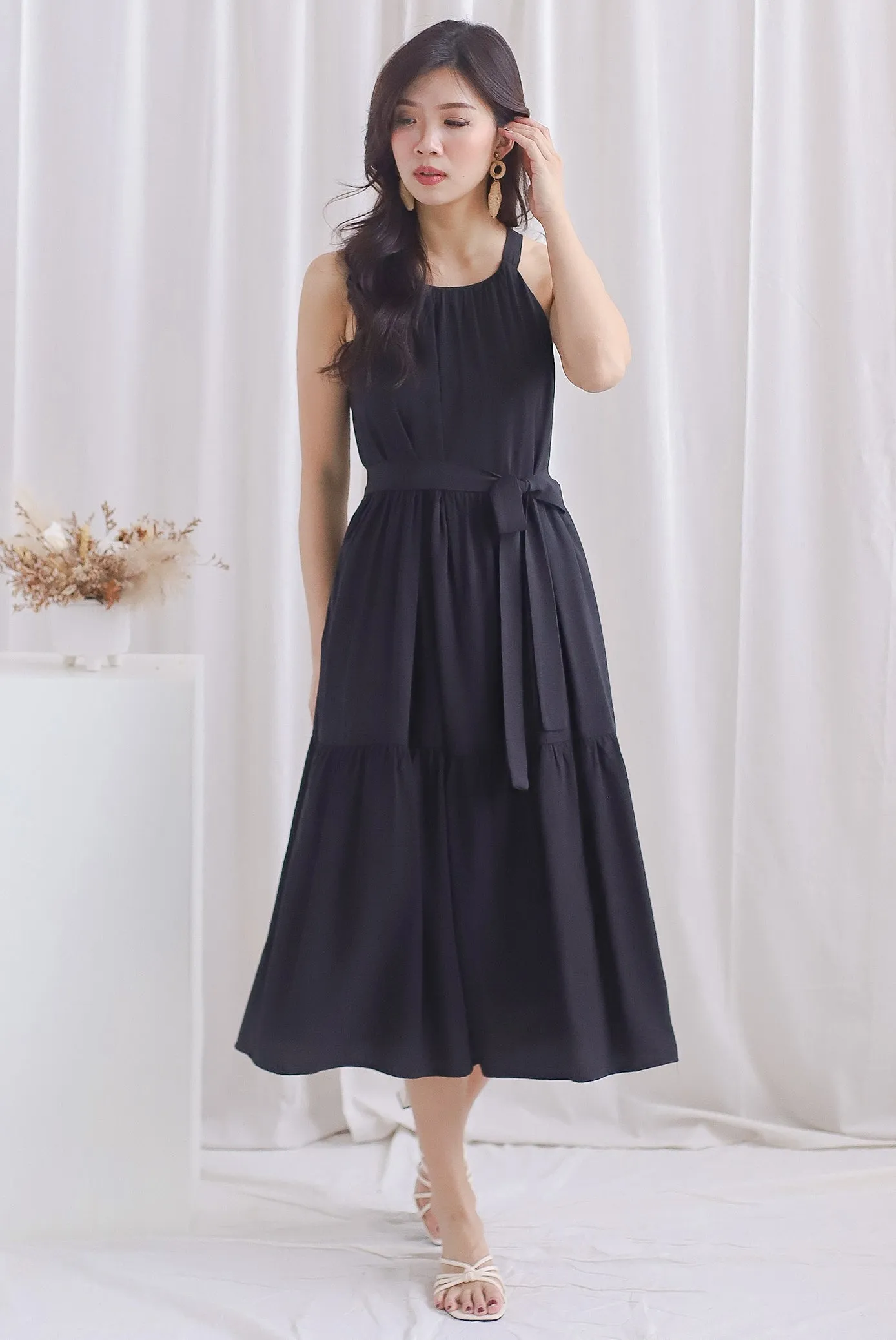 Sora Halter Neck Tier Midi Dress In Black