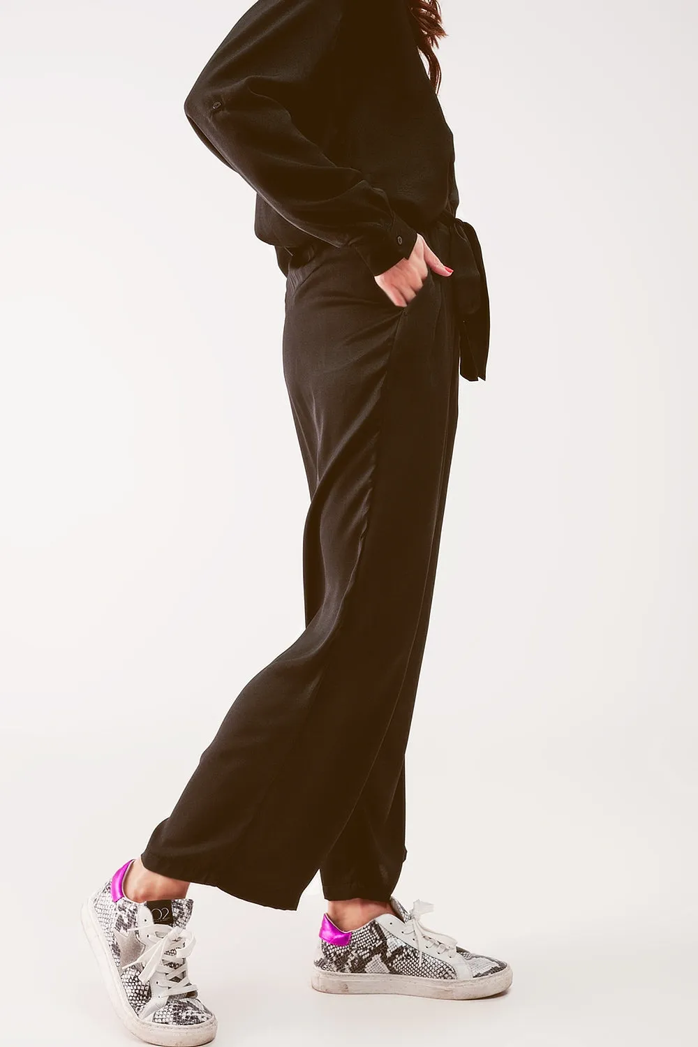 Wide leg belted pants in black