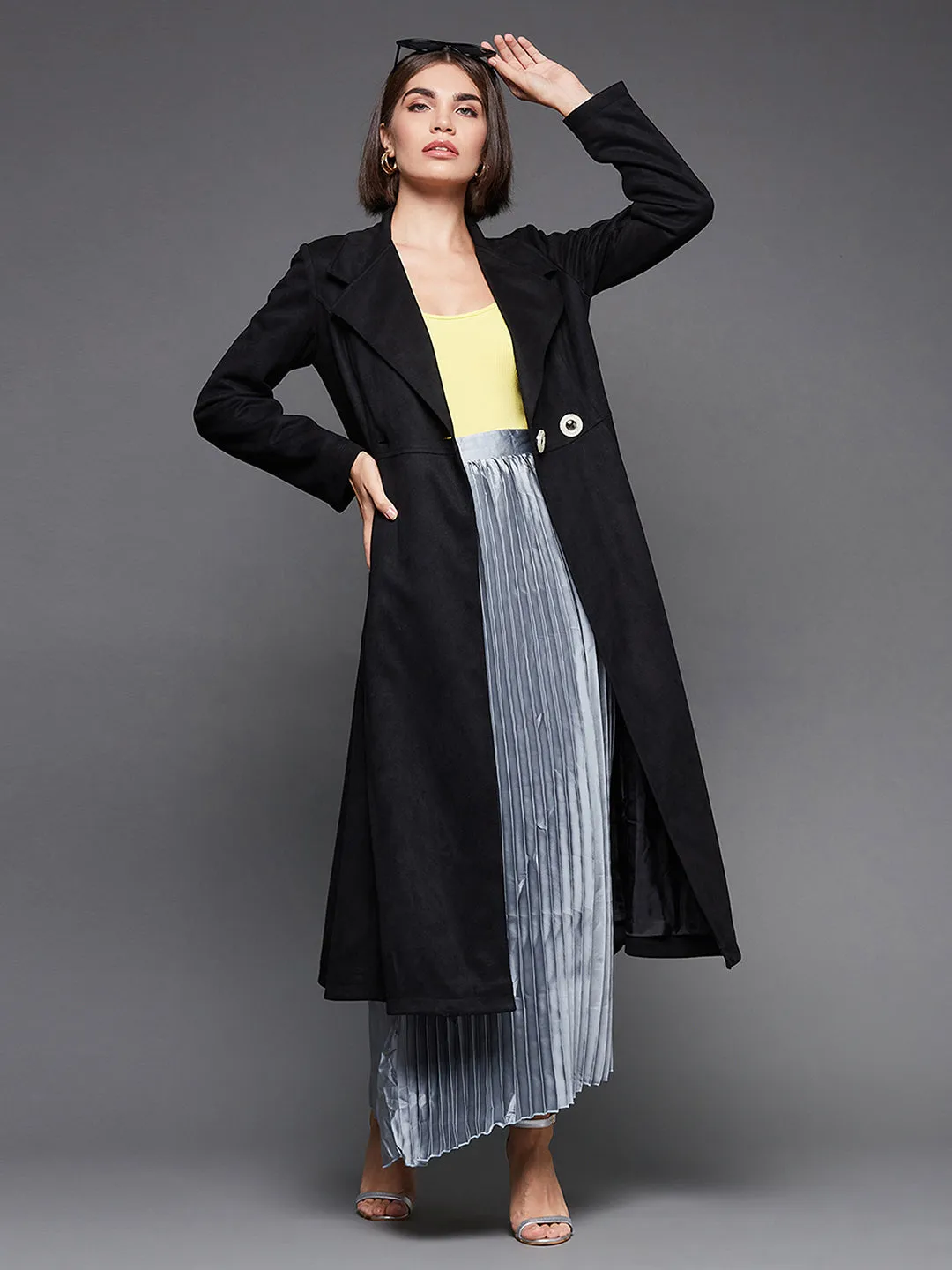 Women's Black Solid V-Neck Full Sleeves Side Pocketed Polyester Double Breasted Longline Blazer Jacket